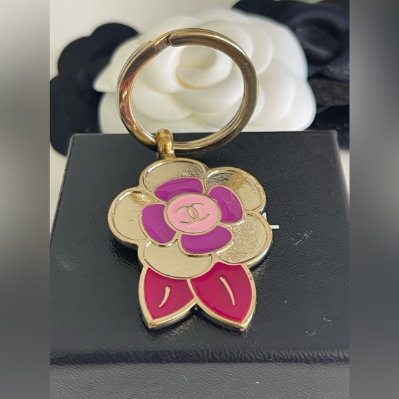 CHANEL CC Logo Camellia Gold Tone Key Ring - Picture 2 of 7